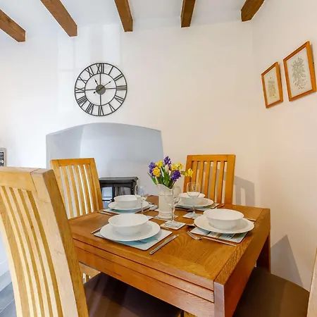 2 Bed In Polyphant 85912 Holiday home *