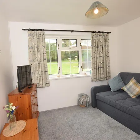 2 Bed In Polyphant 85912