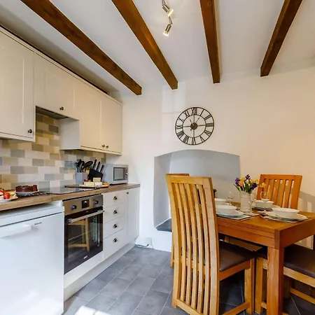 2 Bed In Polyphant 85912 Holiday home Trewen
